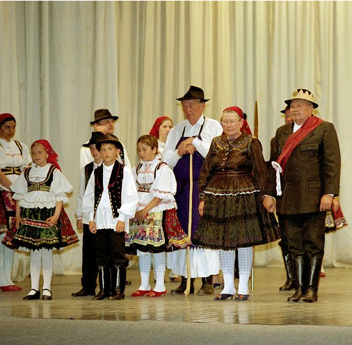 Streer Tamásné mellett, balról, bottal Német János